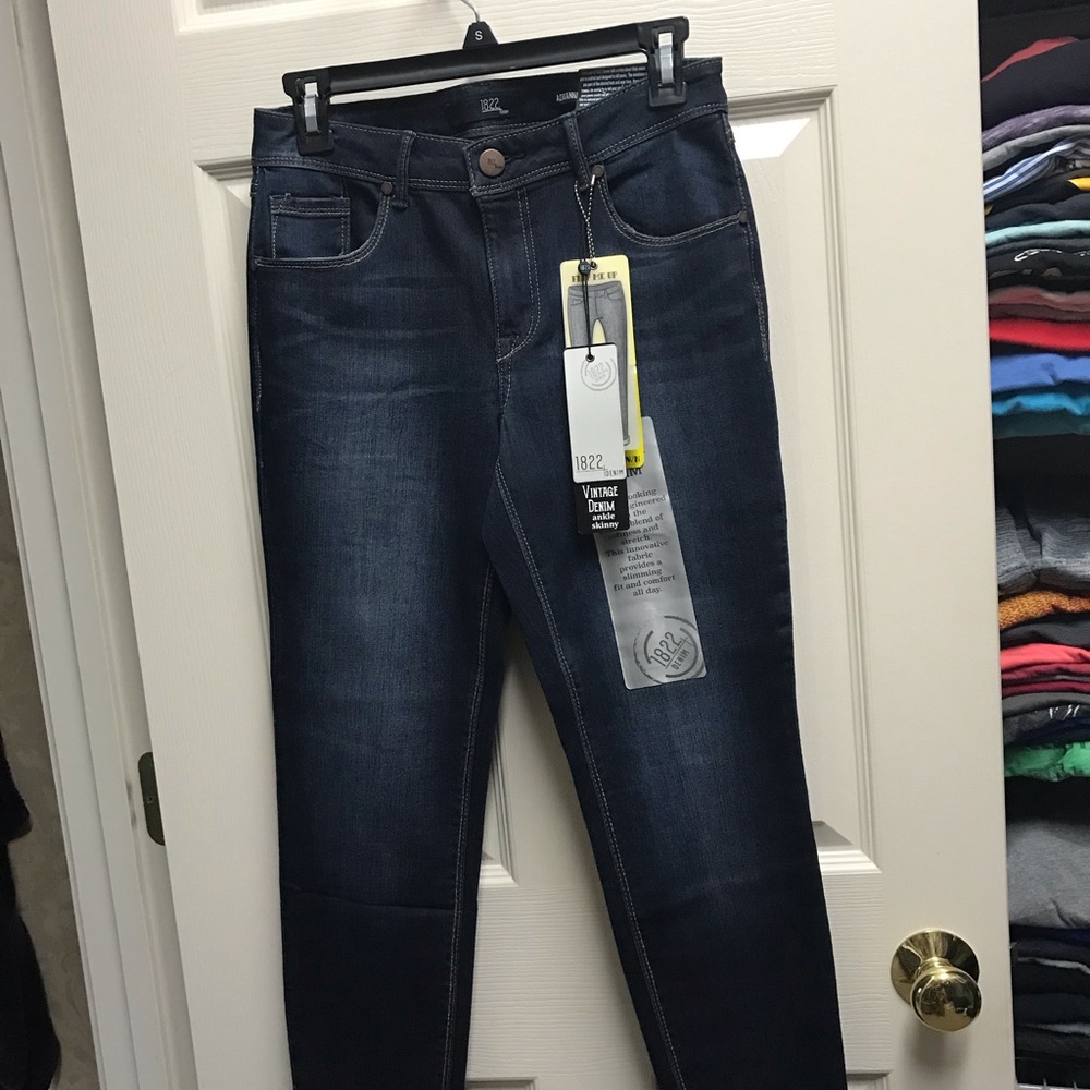 Distressed jeans Brand NEW